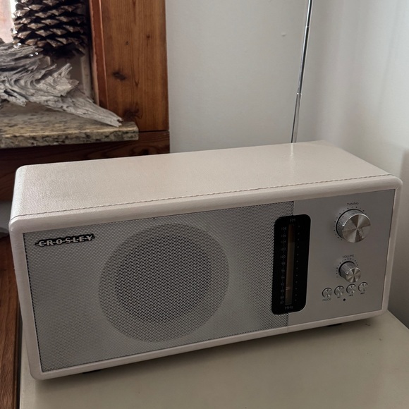 Crosley Harmony FM Radio Bluetooth Speaker - Picture 2 of 4